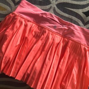 Lululemon skirt w shorts. Size 4. Excellent